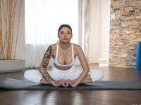 Hot And Mean - Yoga Freaks: Episode 9 - 05/24/2018